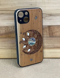 Sonne und Mond Design Holz Handyhülle mit Abalone Inlay iPhone 13 - Bild 1 von 7