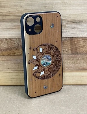 Funda de teléfono de madera diseño sol y luna con incrustación de abulón iPhone 13 Foto 1 de 4