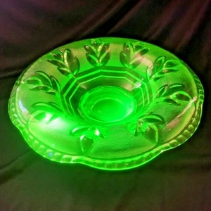 Vintage Uranium Vaseline Glass 'Wilhelm' Bowl by Walther 1930's Green Glow - Picture 1 of 11