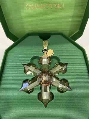 Swarovski 2022 FESTIVE GOLD ANNUAL EDITION LARGE ORNAMENT 5634888 - Image 1 of 2