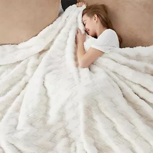 New-Cozy Bliss Faux Fur Throw Blanket for Couch, 3D Zigzag Ultra Soft Fuzzy Plus - Picture 1 of 5