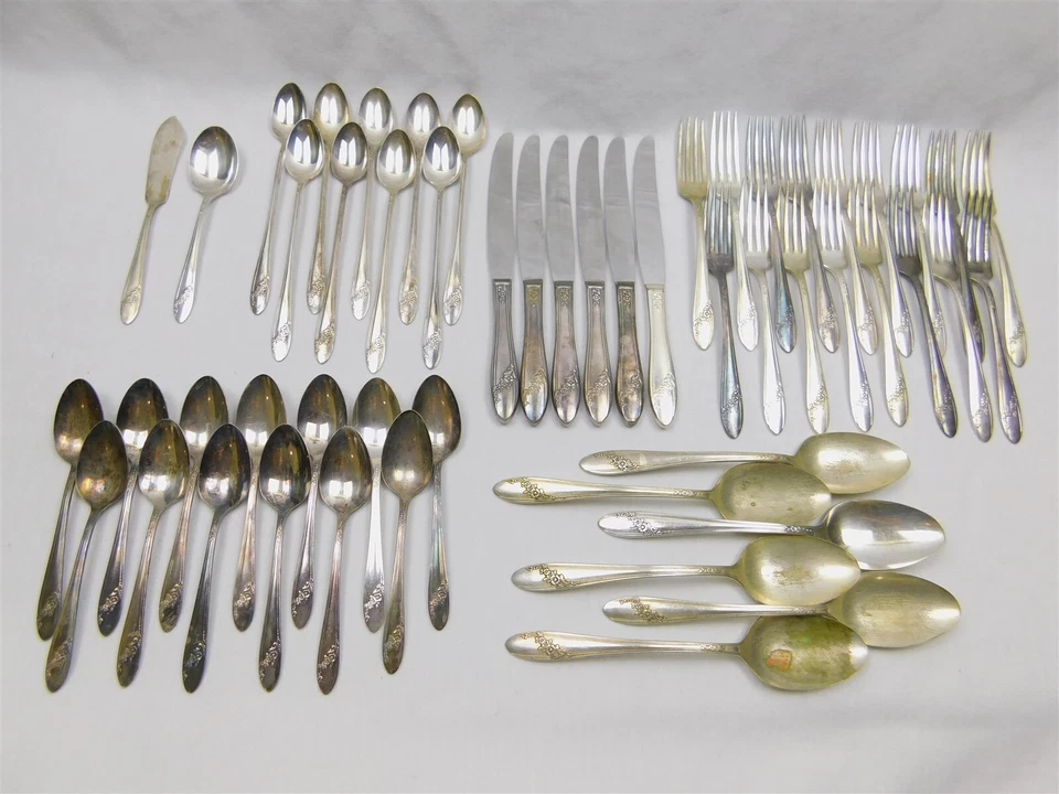 Conjunto de talheres 53 peças Oneida Community Plate QUEEN BESS II Tudor Silverplate - Imagem 1 de 4