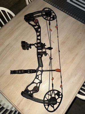 Matthew's Halon 6 для правой руки - Изображение 1 из 3