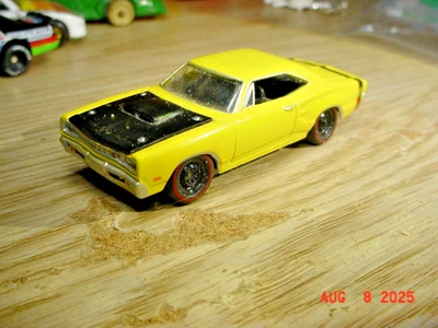 Johnny Lightning 1969 Super Bee a12 pacote com seis amarelo RR 1/64 fb584 - Imagem 1 de 4