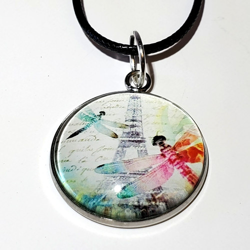 VETEMENTS Collana con ciondolo cabochon Torre Eiffel e libellule su 19 pollici Cavo