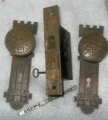 Cerradura y llave de mortaja antigua, perillas de puerta, placas traseras, de Corbin Foto 1 de 4