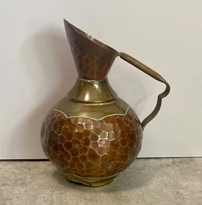 Jarra vintage de latón y cobre Bélgica Dinanderie Art Deco forjada a mano martillada 8" - Imagen 1 de 12