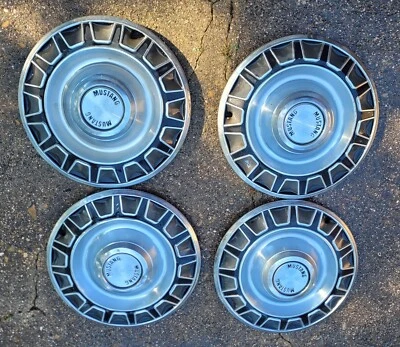 Ford Mustang 1970 tapacubos llanta cubierta de rueda tapacubos 14" fabricante de equipos originales juego usado 4 Foto 1 de 4