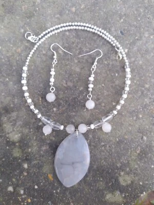 Handmade Silver And White Memory Wire Choker With Agate Pendant And Earrings Set - Image 1 of 4