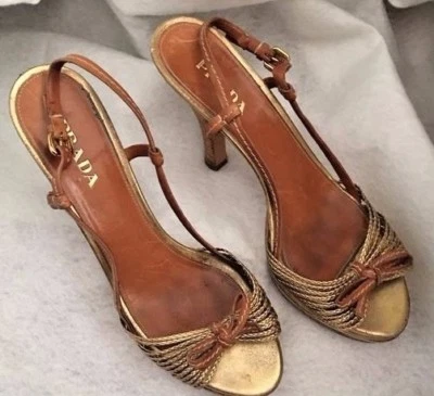 PRADA - Sandalias de plataforma de tacón de cuña con tiras doradas/tostadas de colección 9,5-10 Foto 1 de 3