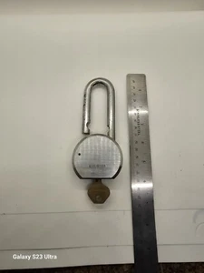 Large Master Lock With Key - Imagen 1 de 3