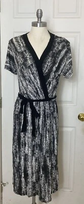 Vestido MaxMara Talla 48 Blanco y Negro Profundo Cuello Sobrepelliz Forrado con Cinturón Italia Foto 1 de 4