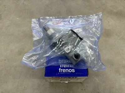 Brake Master Cylinder M630374 For 2002-2005 Saab 9-5 - Image 1 of 4