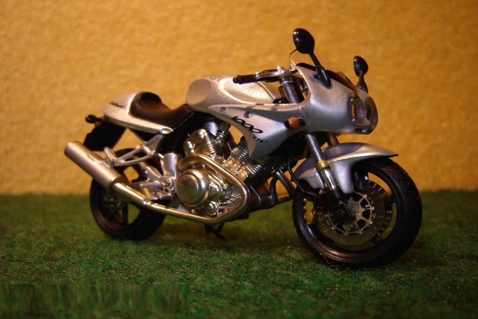 1:24 Voxan V 1000 Café Racer Silber ALTAYA 00332 - Bild 1 von 1