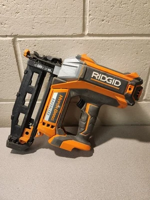 Clavadora RIDGID R09892 18V HyperDrive 16 Ga acabado recto sin escobillas sin batería Foto 1 de 4