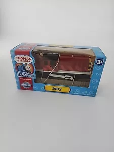 2006 HiT THOMAS AND FRIENDS TRACKMASTER MOTORIZZATO ""SALATO"" NUOVO Scatola danneggiata - Foto 1 di 10