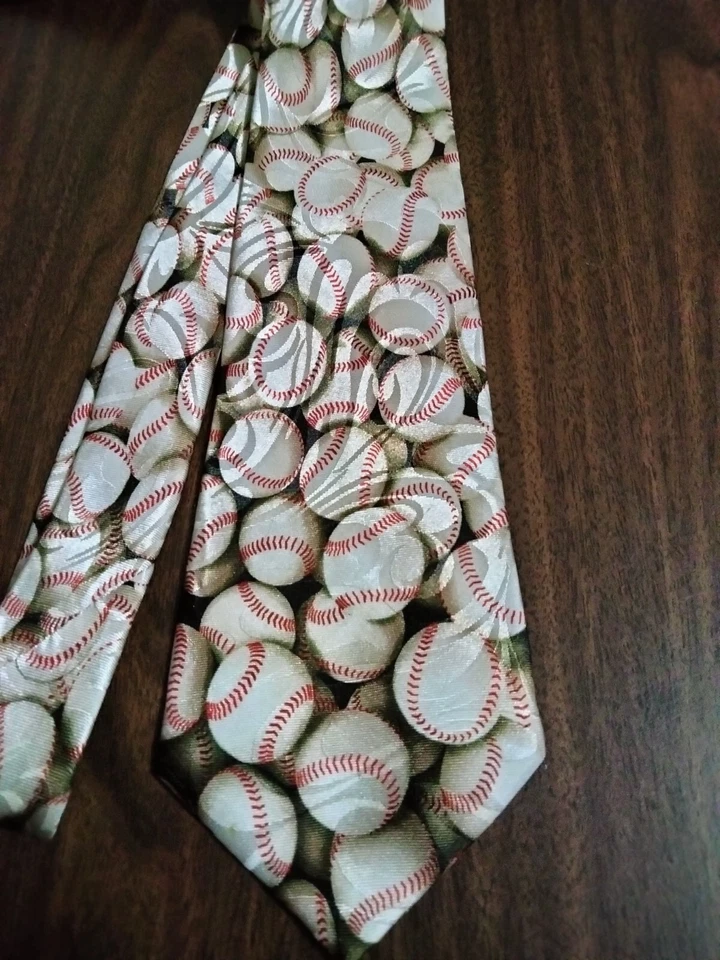 MLB Béisbol Tema con pelotas de béisbol en toda la corbata,, Corbata para hombre, ¡Nueva! Foto 1 de 1