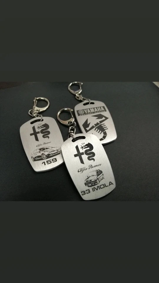 Portachiavi Auto in metallo personalizzato con incisione Profonda - Immagine 1 di 4