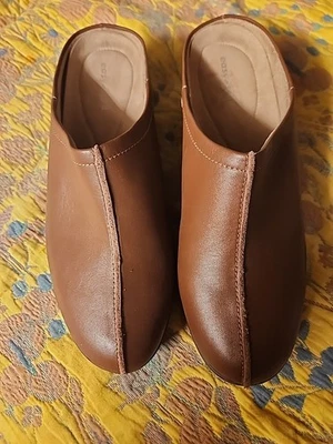 NWOB Easy Spirit  Women Leather Slip Mules Cushion Shoe BROWN! SIZE 9W - Image 1 of 4
