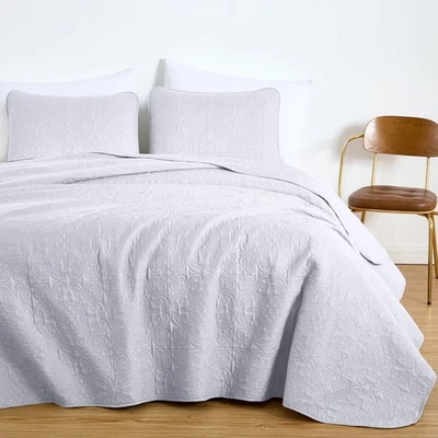 Chezmoi Collection Luca 3-Piece Medallion Oversized Bedspread Coverlet Set - Image 1 of 4