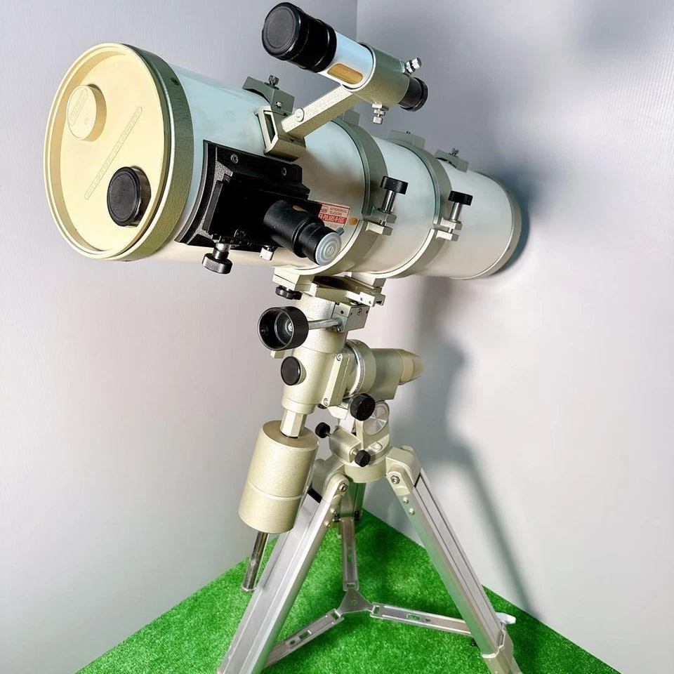 Vixen R-150S Newtonian Reflector Telescope 150mm f/5 with Equatorial Mount Junk - Image 1 of 4