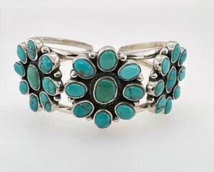Puño artesanal de color turquesa y plata esterlina diseño floral suroeste - Imagen 1 de 5