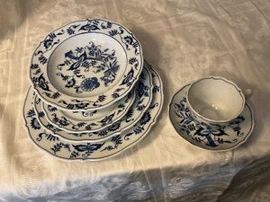 VTG Blue Danube Blue Onion 6 pc Setting, Dinner & Salad Plate Cup & Saucer & bo - Picture 1 of 8