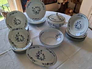 PARTIE DE SERVICE DE TABLE, LIMOGES, 31 pièces, 20e - Imagen 1 de 16