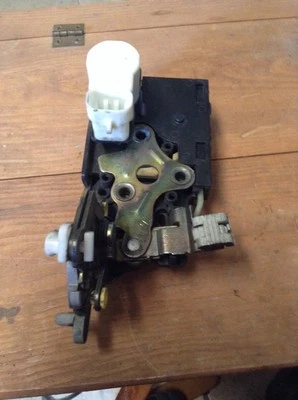 Привод задней двери левый для водителя 01 02 03 04 05 06 Suburban Yukon Tahoe Silverado - Изображение 1 из 4