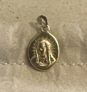 BEAUTIFUL 10k YELLOW GOLD VIRGIN MARY MEDAL - Picture 1 of 8