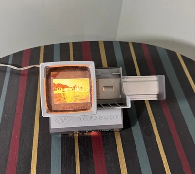 Visor de diapositivas Agfascop hecho por Agfa en Alemania de colección probado funciona pantalla de 2,5" Foto 1 de 4