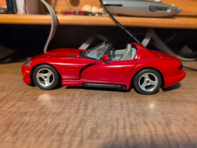 Burago Dodge Viper RT/10 rojo escala 1:24 diecast - sin caja  Foto 1 de 4