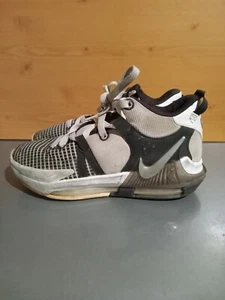 Nike Lebron Witness 7 weiß, schwarz, silber Größe 6Y Basketballschuhe #DQ8650-100 - Bild 1 von 7