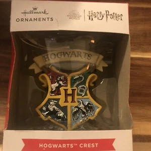 Hogwarts Crest Hallmark Christmas Ornament - Picture 1 of 2