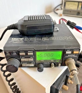 ICOM IC-28DH 144MHz FM TRANSCEIVER With Handheld microphone Ham Radio - Picture 1 of 4