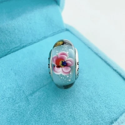 Auténtico dije europeo de cristal de Murano floral y mariposa con núcleo de plata 925 Foto 1 de 4