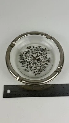 Cenicero de plata y vidrio con diseño de flores vintage Foto 1 de 4