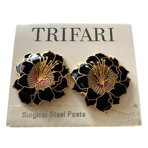 Orecchini Vintage Trifari Fiore di Ibisco Smalto Cloissone Post Traforato Oro - Foto 1 di 5