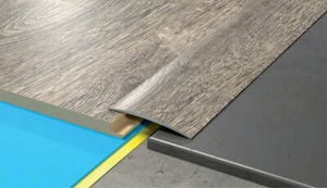 Door Edging Floor Trim Threshold Self-adhesive Aluminium Wood Effect 60x1000mm - Picture 1 of 20