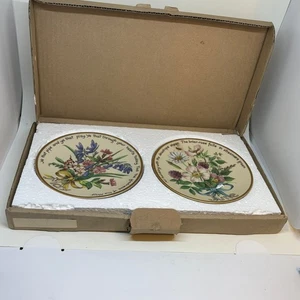 Pair of Vintage Limited Edition May & June Decorative Plates by Davenport Potter - Foto 1 di 6