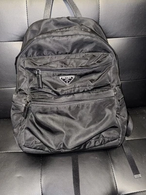 Mochila Prada Saffiano negra auténtica de nailon Foto 1 de 4