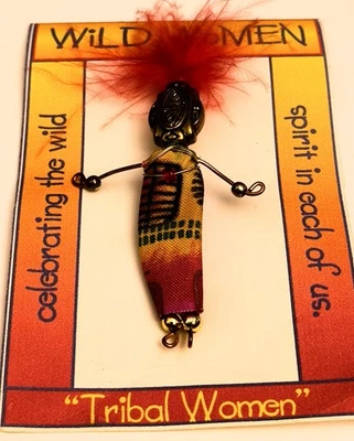 Broche de mujer salvaje hecho a mano único en su clase Foto 1 de 4