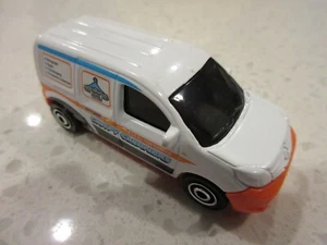 2019 Matchbox 2018 Renault Kangoo Delivery Crispy Cleaners 1:64 Diecast Toy - Picture 1 of 3