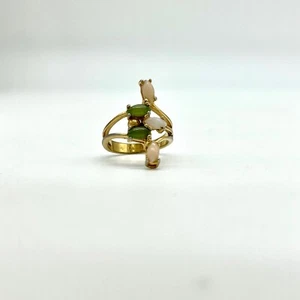 Anillo de cóctel HGE vintage de oro de 14k con cabujones verdes y rosas talla 5,5 - Imagen 1 de 7