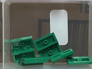 Lego Stck. - grüne Schräge gebogen 2 x 2 - Nr. 15068 - Stck 5 - Bild 1 von 1