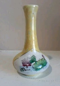 Jarrón de porcelana Lusterware vintage pequeño 5" almohadillas de lirio amarillo sin marca - Imagen 1 de 7