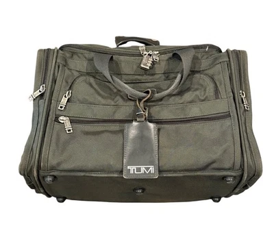 Cartera/fin de semana Tumi Soft Case nailon balístico genuino verde oscuro color raro Foto 1 de 4