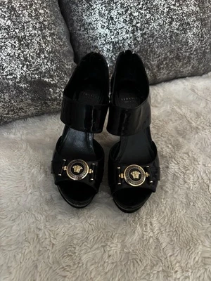 范思哲女式楔形鞋头 — 第 1/4 张图片