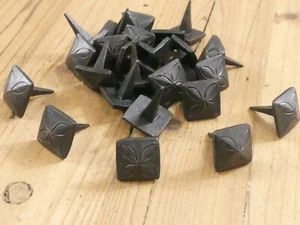 15 CHIODI FORGIATI A MANO 1" LARGHI 1" LUNGHI CHIODI CLAVOS PORTA FIORI GRANDE DECORATIVO - Foto 1 di 9