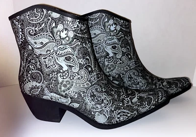 NOMAD FOOTWEAR 黑色银色灰色佩斯利西部风格雨衣 7 码及踝 — 第 1/4 张图片